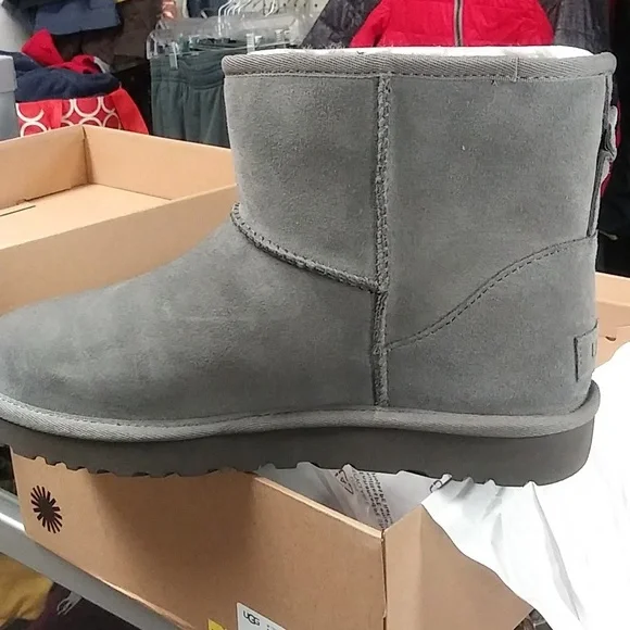 Ugg W Classic Mini UGG Rubber Logo - Picture 8 of 9